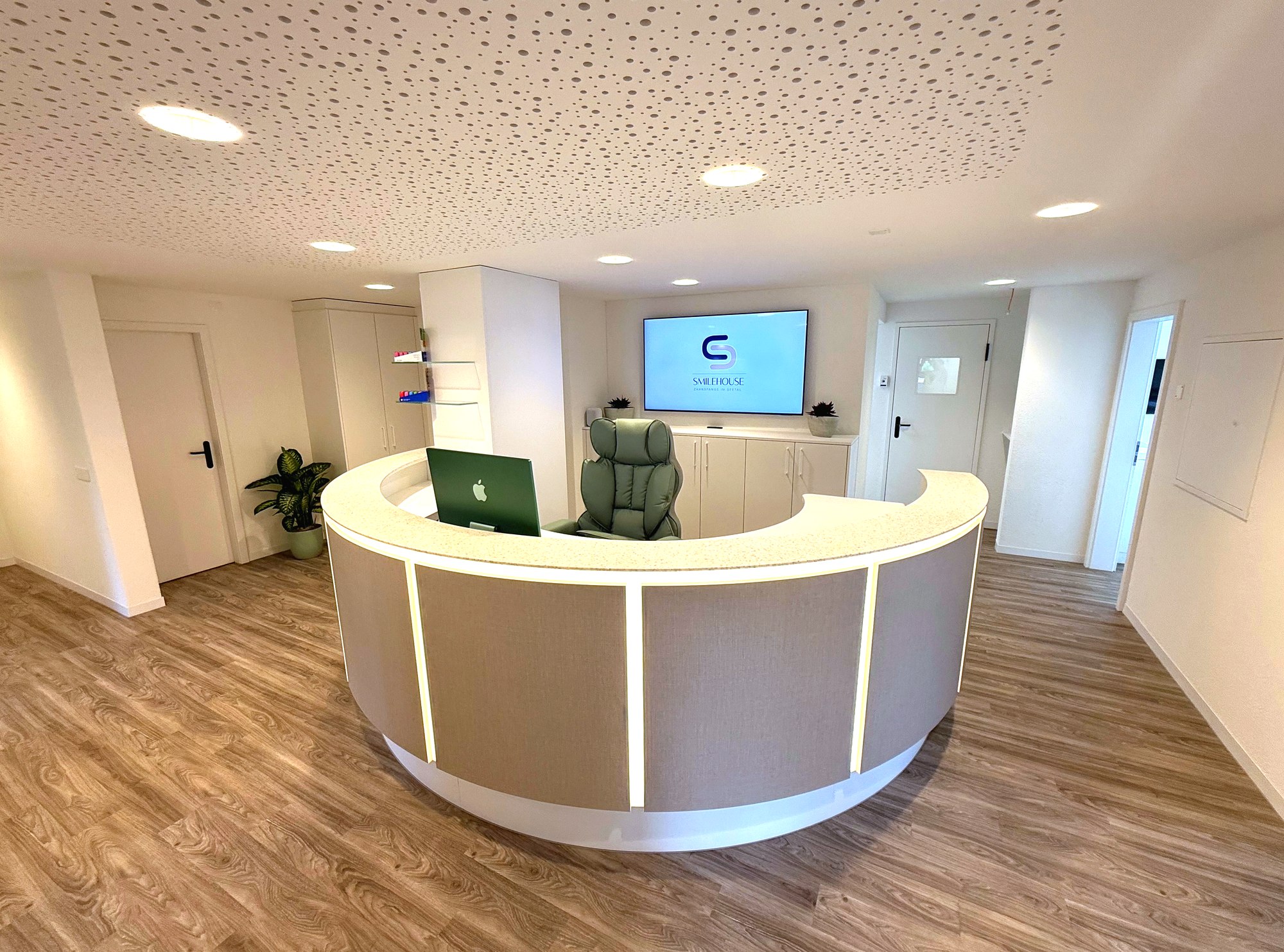 Empfangsbereich der SmileHouse Praxis in Hitzkirch